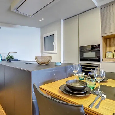 Apartment Paradise By Hello Homes